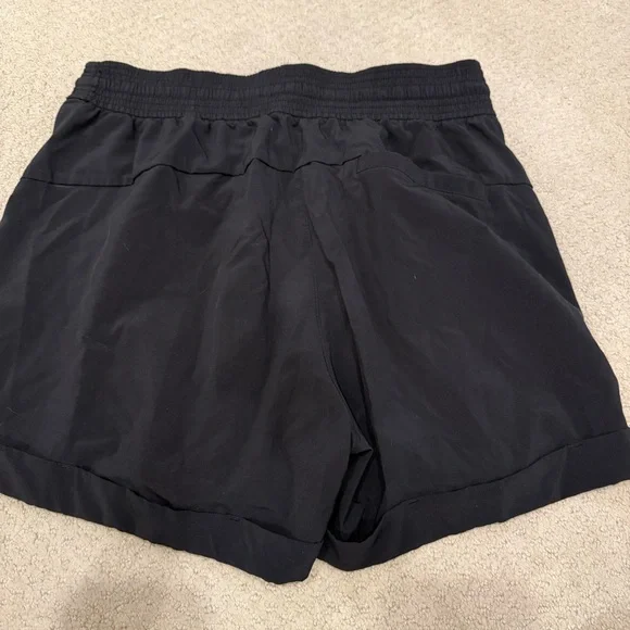 Lululemon "On the Fly" shorts in black - Picture 3 of 4